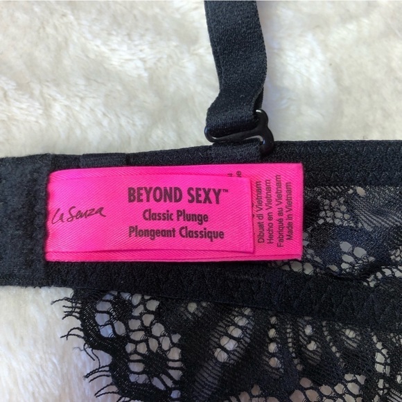 💕2/$35 💕 La Senza Beyond Sexy Classic Plunge Black with Rhinestones Bra 32C - Picture 7 of 7